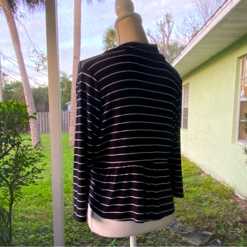 Black and white asymmetrical Wrap - Picture 4 of 5